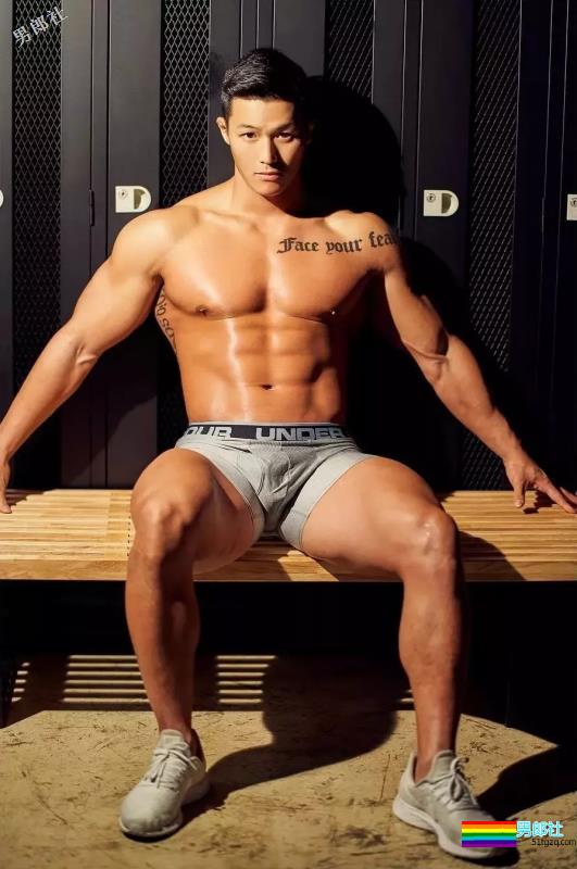 一个直男摄影师，拍的都是肌肉男！ - 51虹马