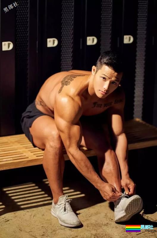 一个直男摄影师，拍的都是肌肉男！ - 51虹马
