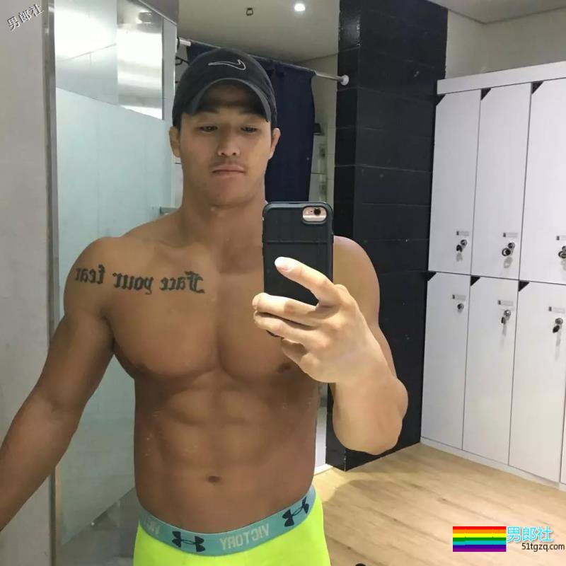 一个直男摄影师，拍的都是肌肉男！ - 51虹马