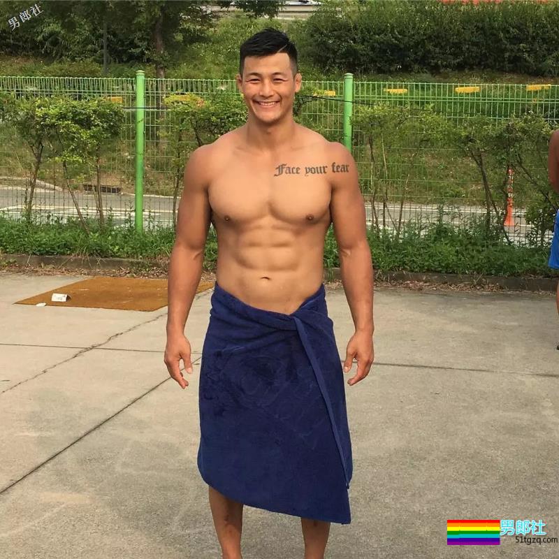 一个直男摄影师，拍的都是肌肉男！ - 51虹马