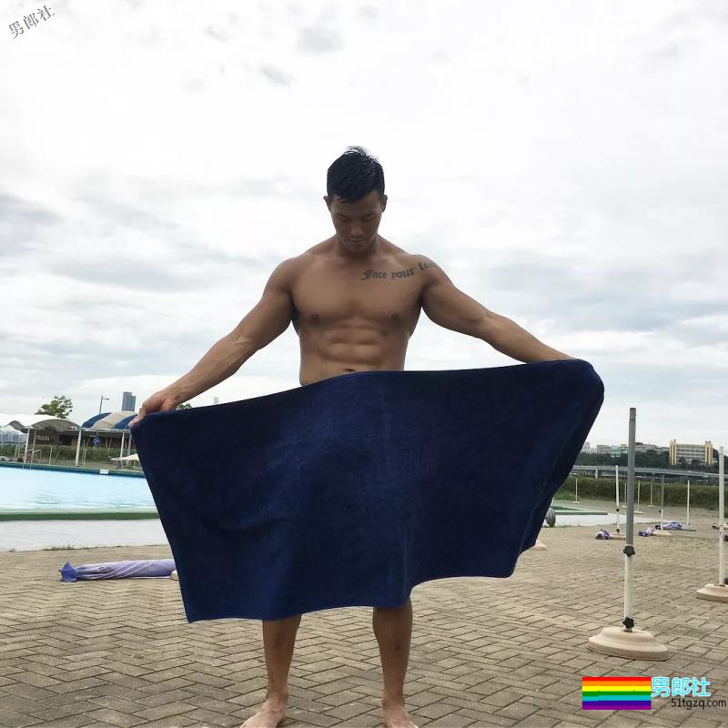 一个直男摄影师，拍的都是肌肉男！ - 51虹马