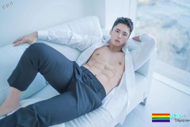 一个直男摄影师，拍的都是肌肉男！ - 51虹马