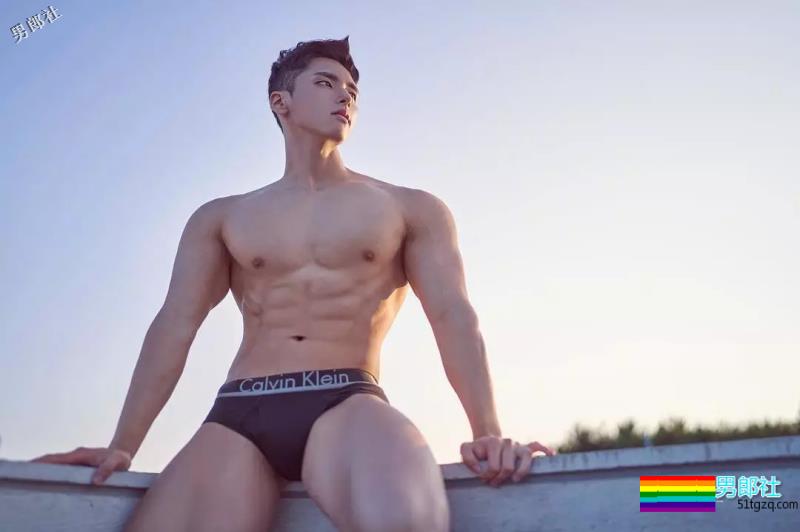 一个直男摄影师，拍的都是肌肉男！ - 51虹马