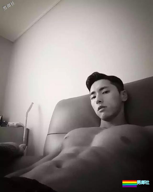 一个直男摄影师，拍的都是肌肉男！ - 51虹马