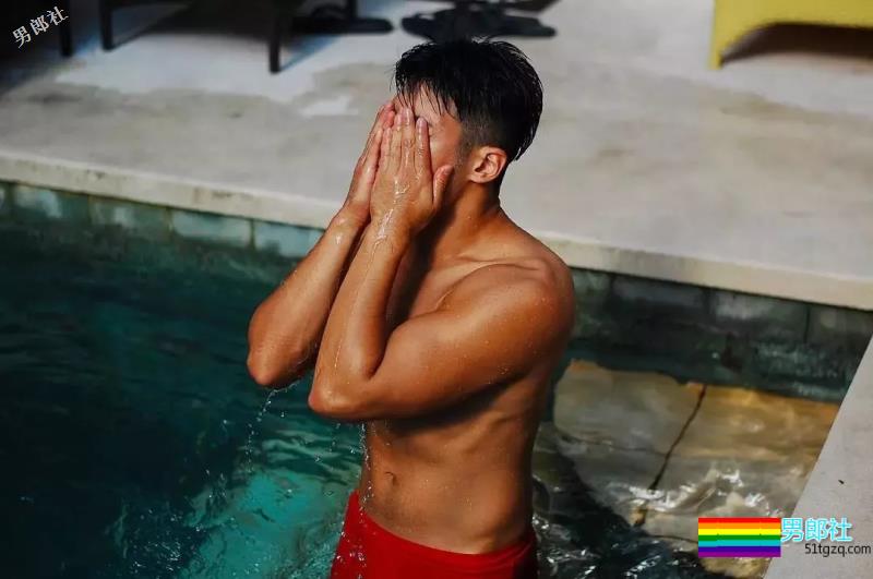 运动系小狼狗大秀黝黑肌肉,血槽差点被他掏空! - 51虹马 运动系小狼狗大秀黝黑肌肉,血槽差点被他掏空! - 51虹马