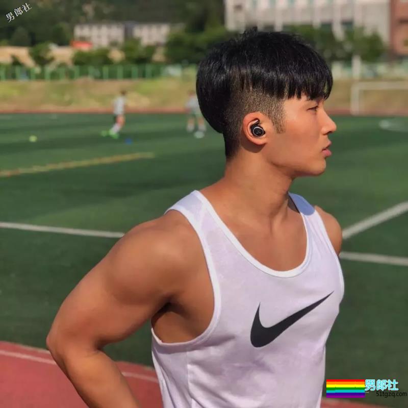 运动系小狼狗大秀黝黑肌肉,血槽差点被他掏空! - 51虹马 运动系小狼狗大秀黝黑肌肉,血槽差点被他掏空! - 51虹马