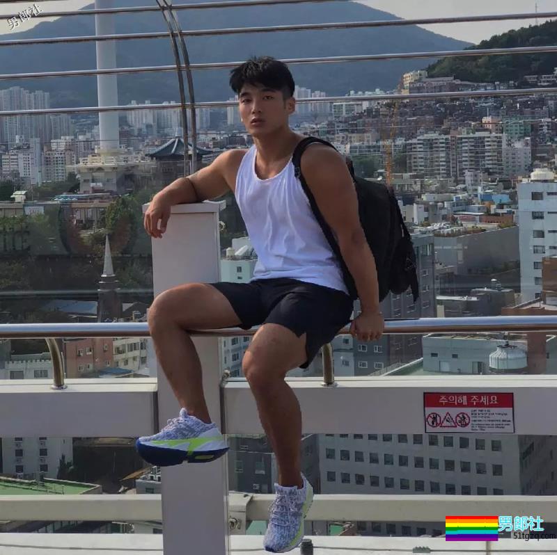 运动系小狼狗大秀黝黑肌肉,血槽差点被他掏空! - 51虹马 运动系小狼狗大秀黝黑肌肉,血槽差点被他掏空! - 51虹马