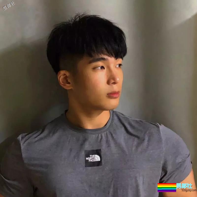 运动系小狼狗大秀黝黑肌肉,血槽差点被他掏空! - 51虹马 运动系小狼狗大秀黝黑肌肉,血槽差点被他掏空! - 51虹马