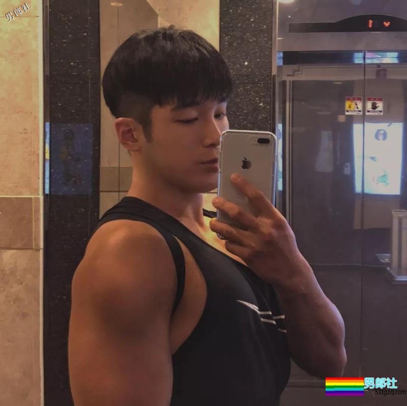 运动系小狼狗大秀黝黑肌肉,血槽差点被他掏空! - 51虹马 运动系小狼狗大秀黝黑肌肉,血槽差点被他掏空! - 51虹马