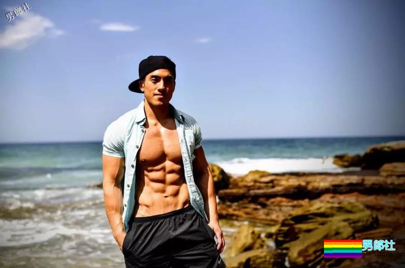 地铁抓拍正装型男疑自导自演?发湿身照只为火 - 51虹马 地铁抓拍正装型男疑自导自演?发湿身照只为火 - 51虹马