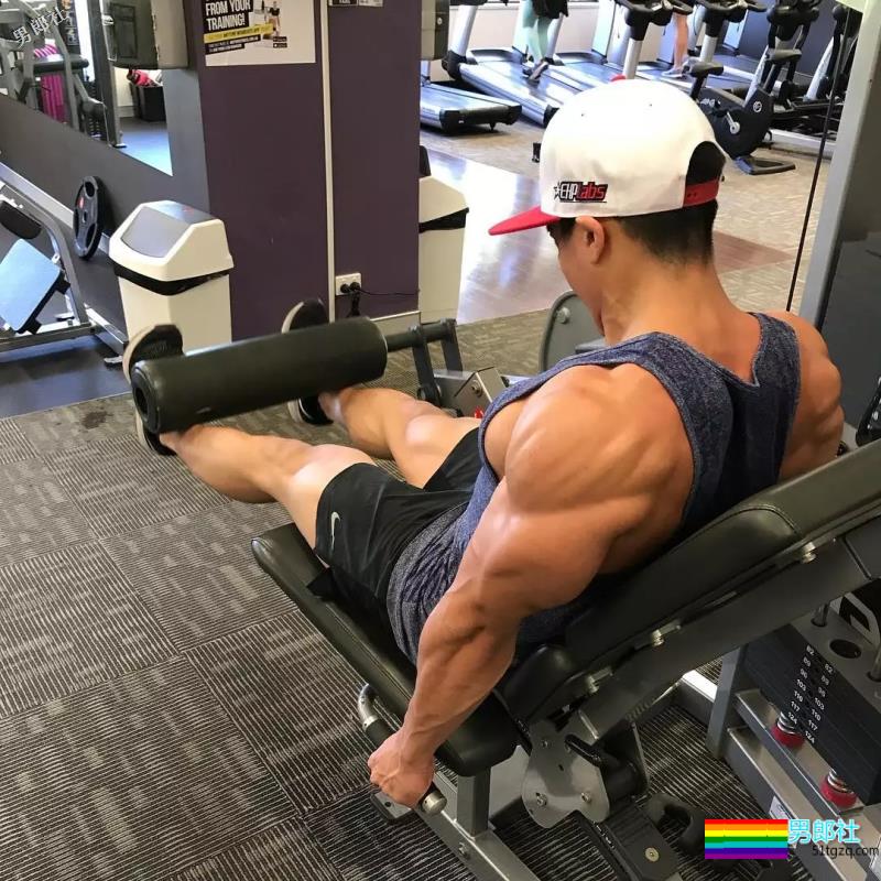 地铁抓拍正装型男疑自导自演？发湿身照只为火 - 51虹马