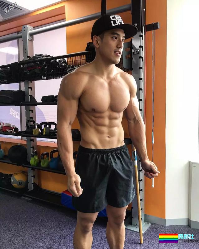 地铁抓拍正装型男疑自导自演？发湿身照只为火 - 51虹马