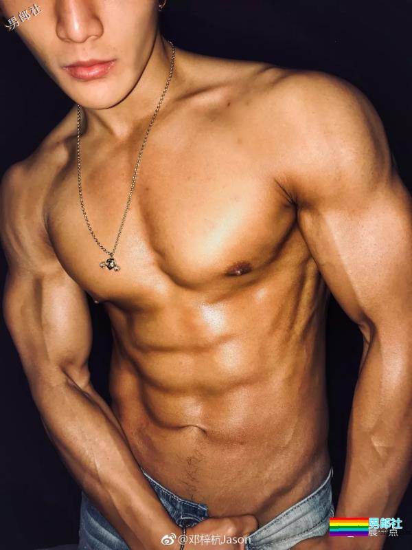 湿身健身教练瞬间变成叮当猫，你hold住吗 - 51虹马