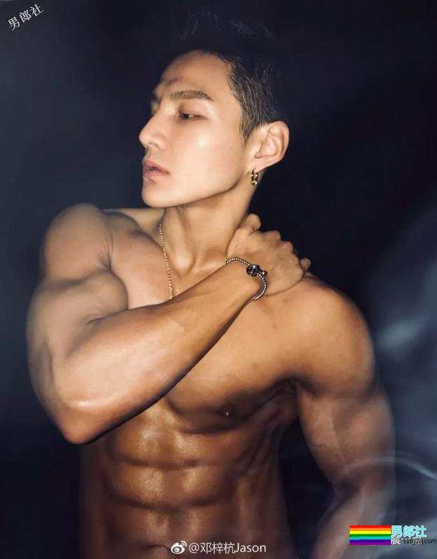 湿身健身教练瞬间变成叮当猫，你hold住吗 - 51虹马