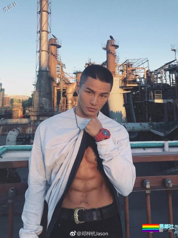 湿身健身教练瞬间变成叮当猫，你hold住吗 - 51虹马