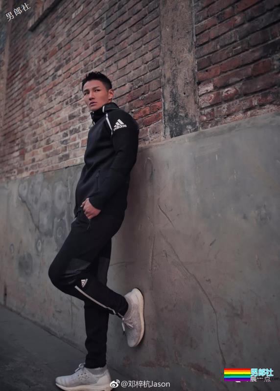 湿身健身教练瞬间变成叮当猫，你hold住吗 - 51虹马