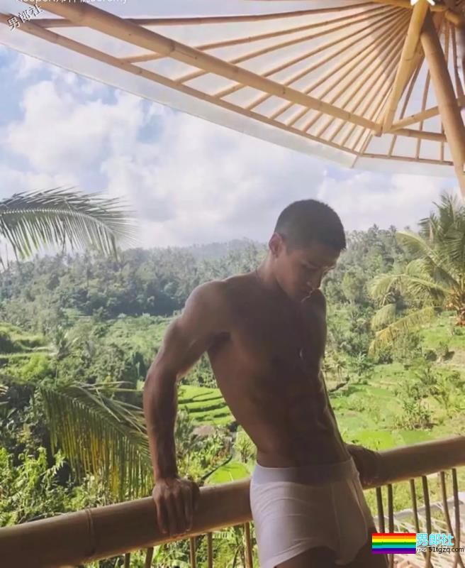 湿身健身教练瞬间变成叮当猫，你hold住吗 - 51虹马