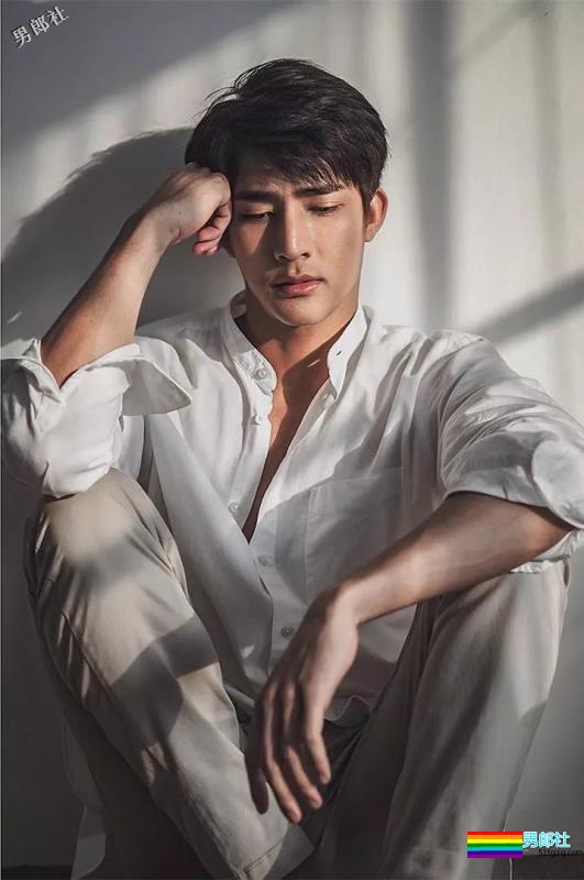 长腿腹气帅气运动男！演过体育生，腱子肉身材A爆了！-51虹马