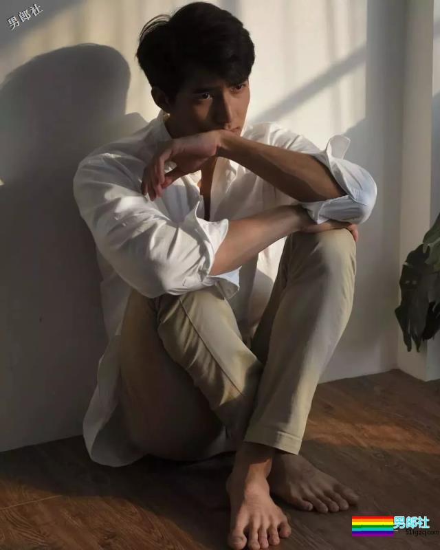 长腿腹气帅气运动男！演过体育生，腱子肉身材A爆了！ - 51虹马