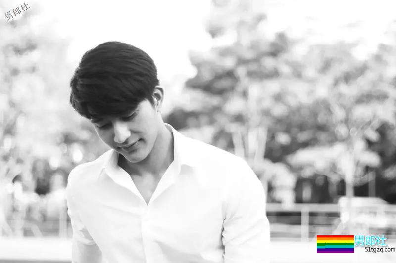 长腿腹气帅气运动男！演过体育生，腱子肉身材A爆了！ - 51虹马