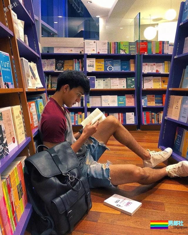 长腿腹气帅气运动男！演过体育生，腱子肉身材A爆了！ - 51虹马