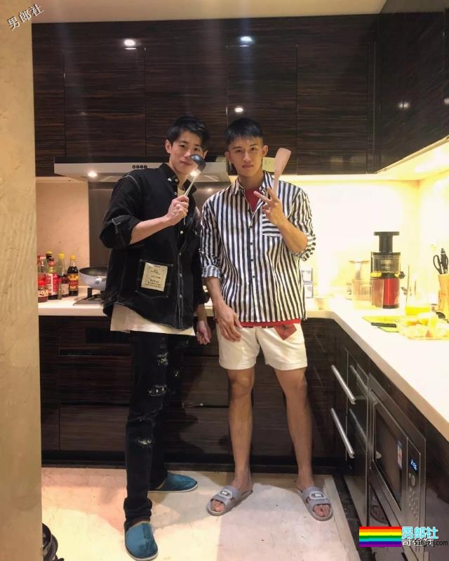 掀衣撩腹肌的网红篮球体育生，上综艺拍杂志，他用腱子肉走出一路风情！ - 51虹马