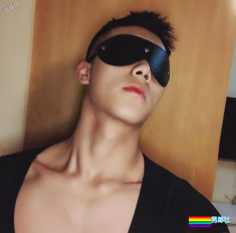 短寸体育生长腿大鼻子，超帅侧颜天菜道具太多，城会玩~ - 51虹马