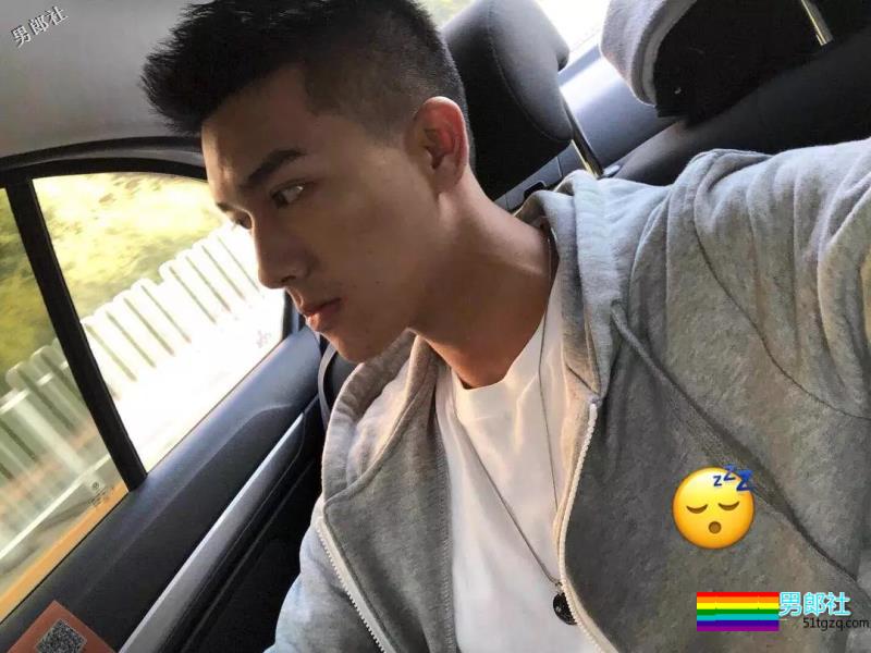 短寸体育生长腿大鼻子，超帅侧颜天菜道具太多，城会玩~ - 51虹马