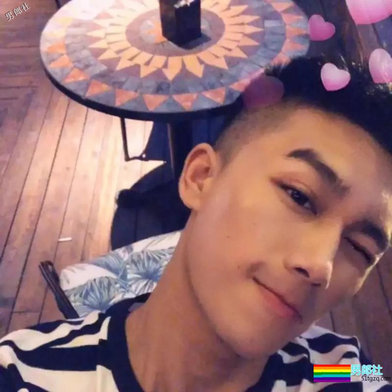 短寸体育生长腿大鼻子，超帅侧颜天菜道具太多，城会玩~ - 51虹马