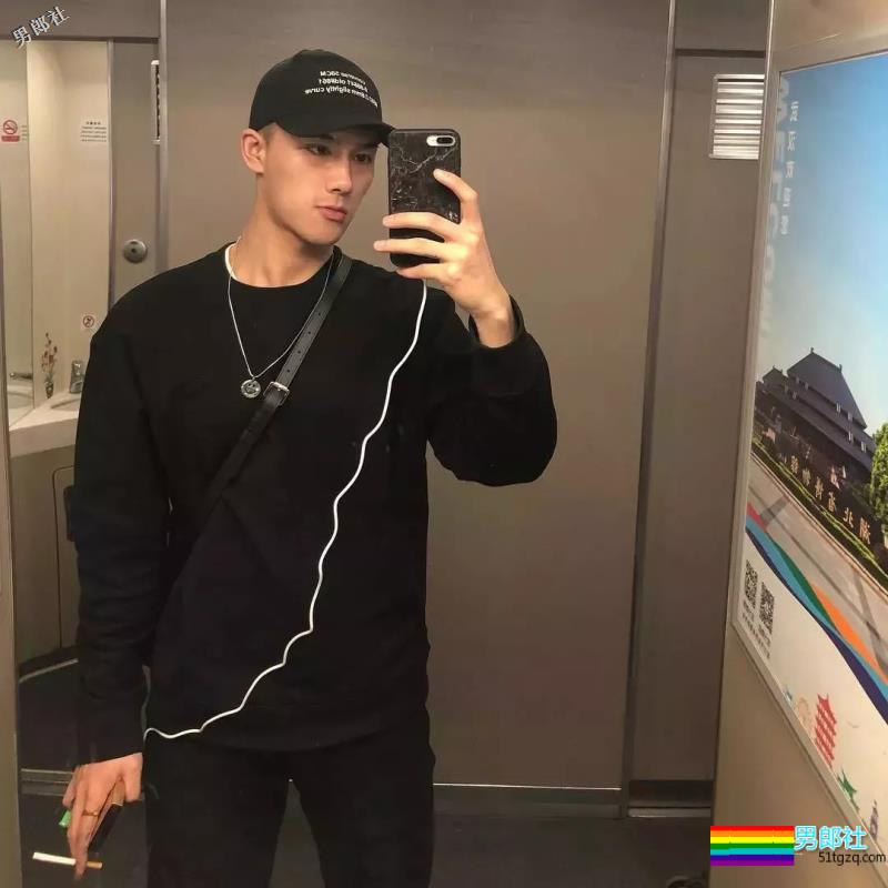 短寸体育生长腿大鼻子，超帅侧颜天菜道具太多，城会玩~ - 51虹马