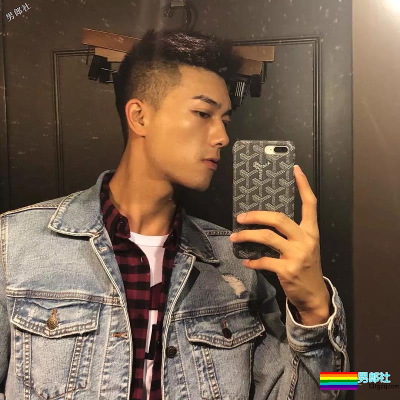 短寸体育生长腿大鼻子，超帅侧颜天菜道具太多，城会玩~ - 51虹马