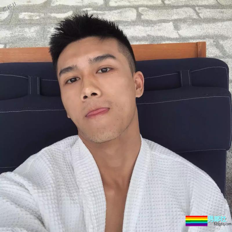 短寸体育生长腿大鼻子，超帅侧颜天菜道具太多，城会玩~ - 51虹马