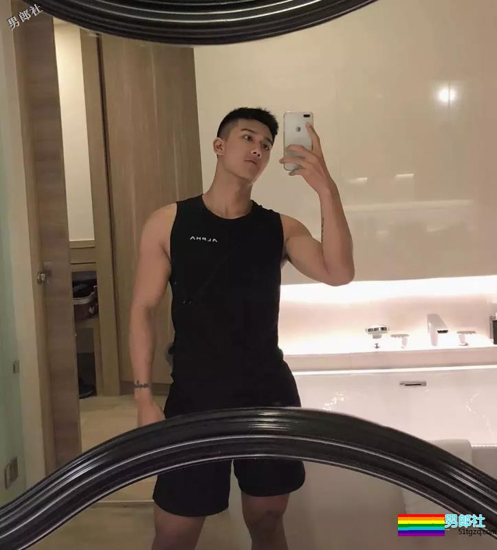 短寸体育生长腿大鼻子，超帅侧颜天菜道具太多，城会玩~ - 51虹马