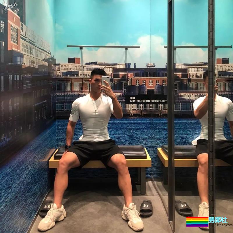 短寸体育生长腿大鼻子，超帅侧颜天菜道具太多，城会玩~ - 51虹马