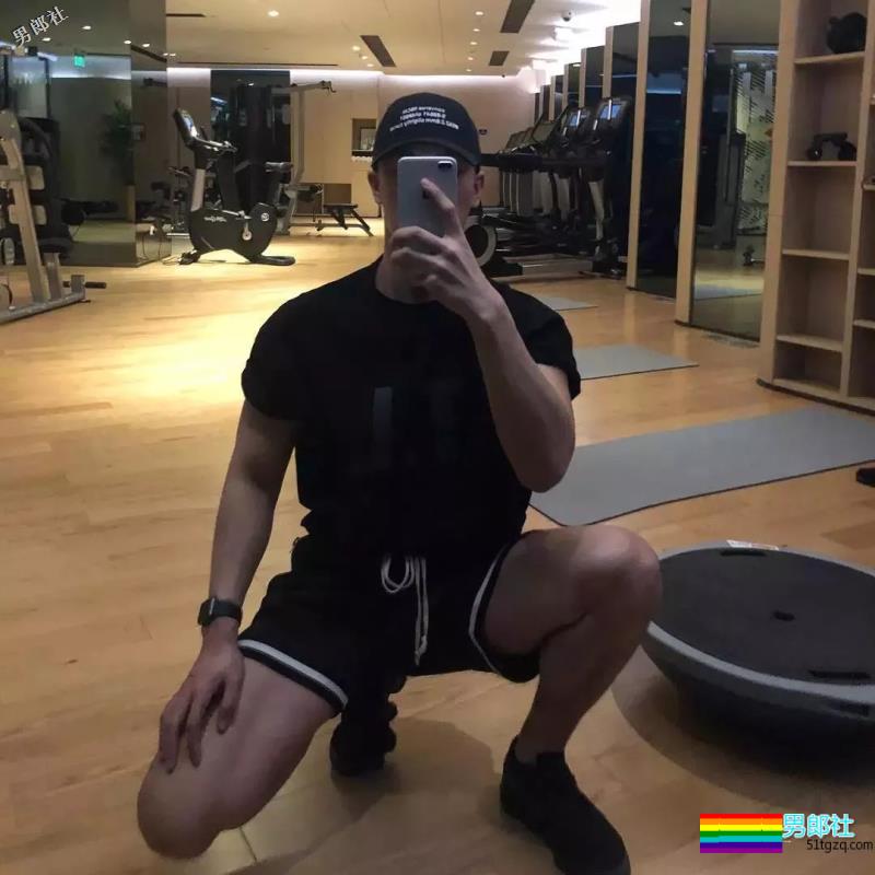 短寸体育生长腿大鼻子，超帅侧颜天菜道具太多，城会玩~ - 51虹马