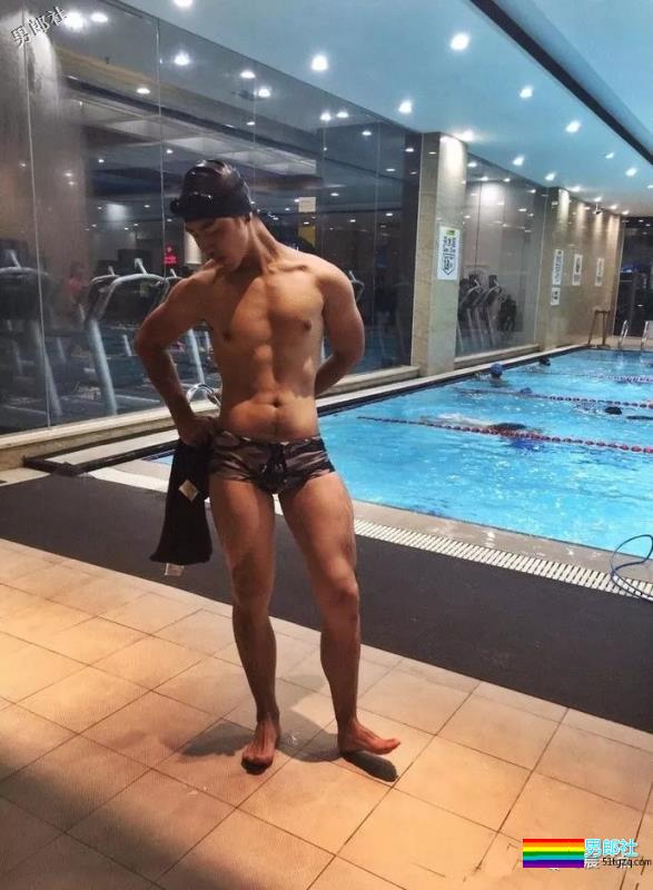 脱掉的肌肉体育生，这一身腱子肉真帅！ - 51虹马