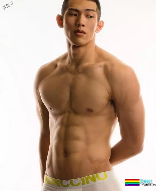 混血模特被批和写真差距太大？但他的原始野性我还是很可以！ - 51虹马