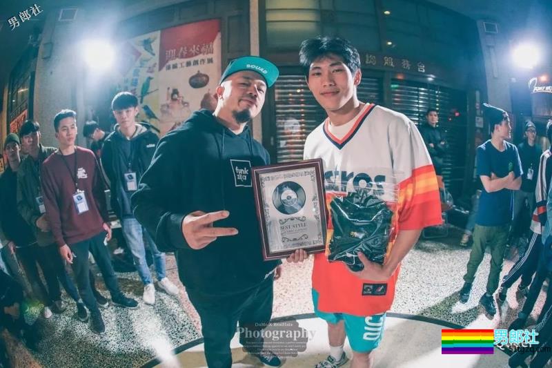 混血模特被批和写真差距太大？但他的原始野性我还是很可以！ - 51虹马