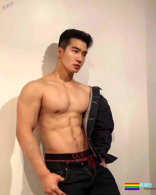 来自韩国的平面模特，谁会拒绝这样一个倒三角身材的男人呢？ - 51虹马