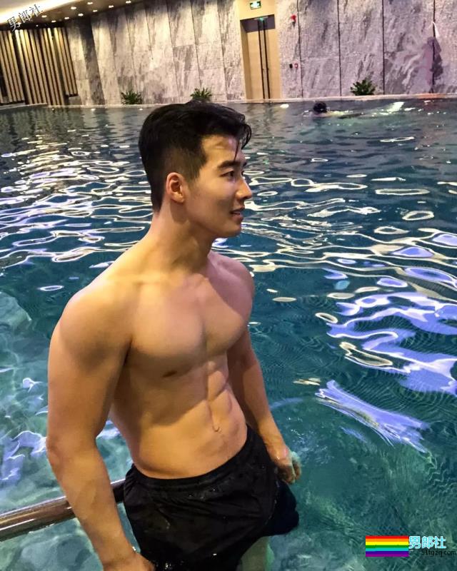 来自韩国的平面模特，谁会拒绝这样一个倒三角身材的男人呢？ - 51虹马