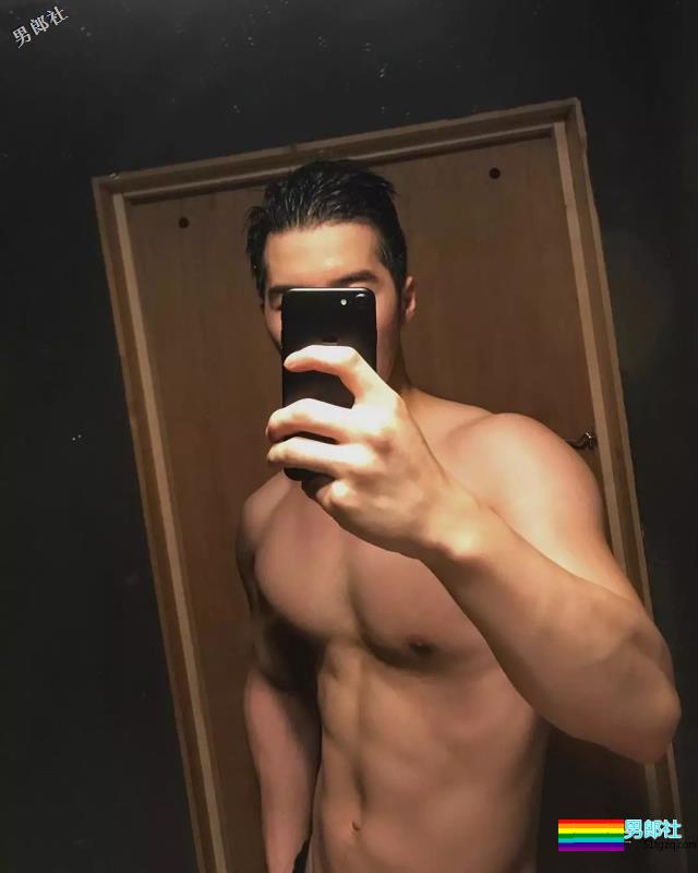 来自韩国的平面模特，谁会拒绝这样一个倒三角身材的男人呢？ - 51虹马