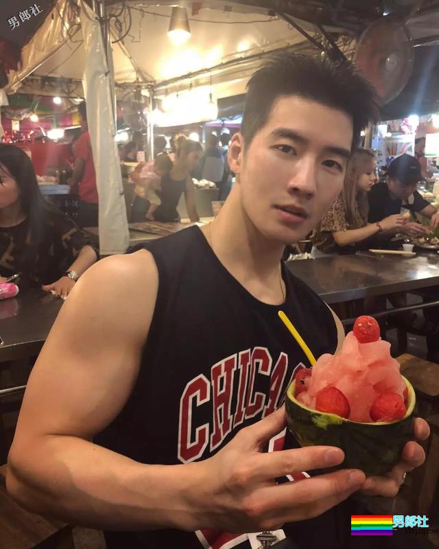 来自韩国的平面模特，谁会拒绝这样一个倒三角身材的男人呢？ - 51虹马