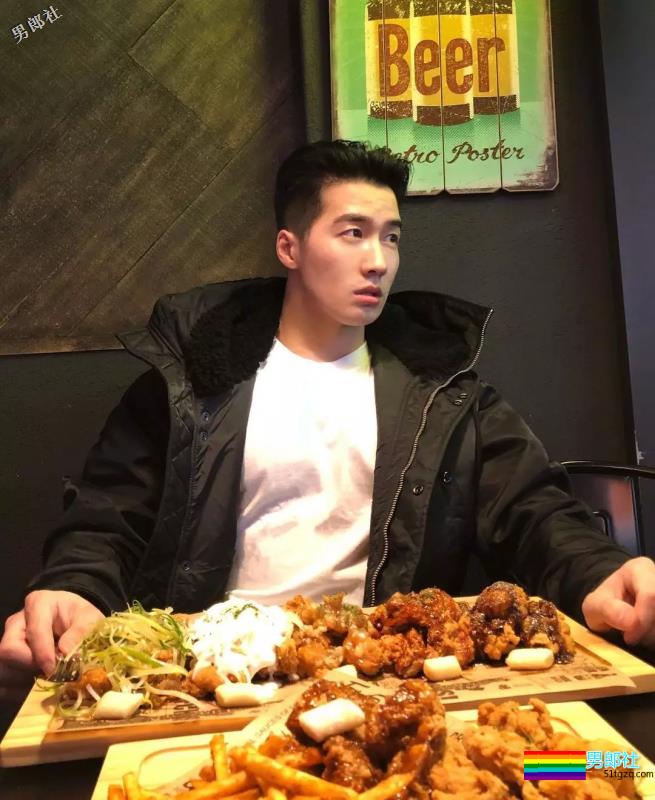 来自韩国的平面模特，谁会拒绝这样一个倒三角身材的男人呢？ - 51虹马