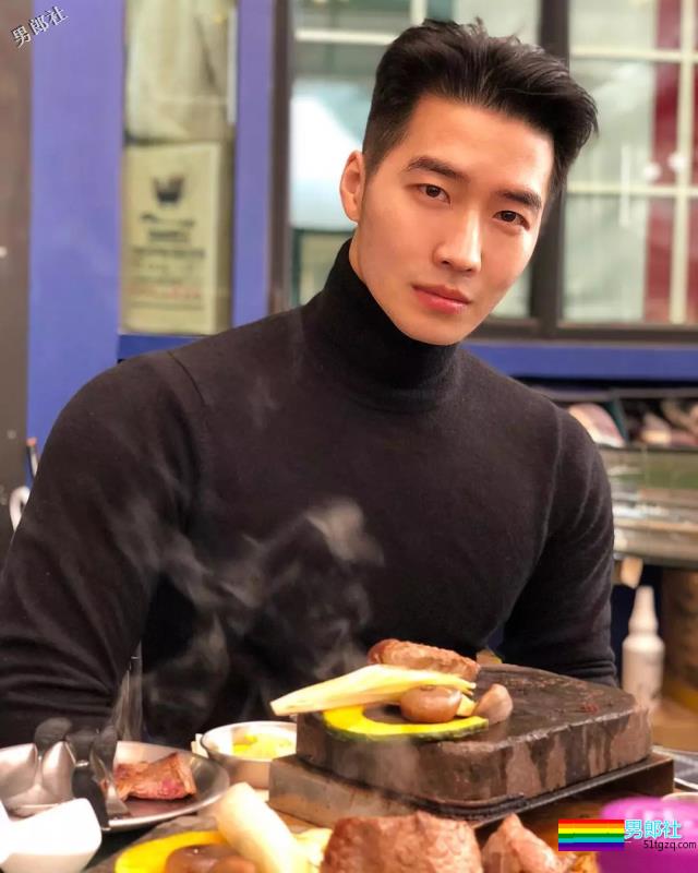 来自韩国的平面模特，谁会拒绝这样一个倒三角身材的男人呢？ - 51虹马