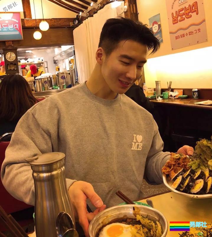 来自韩国的平面模特，谁会拒绝这样一个倒三角身材的男人呢？ - 51虹马