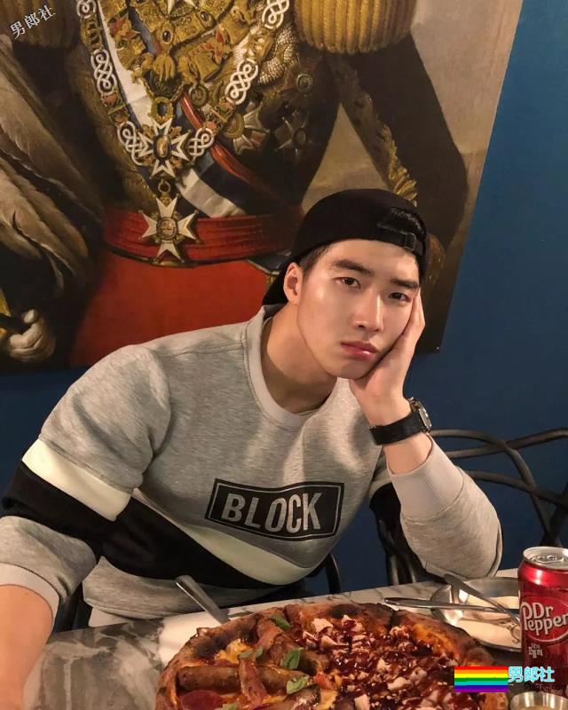 来自韩国的平面模特，谁会拒绝这样一个倒三角身材的男人呢？ - 51虹马