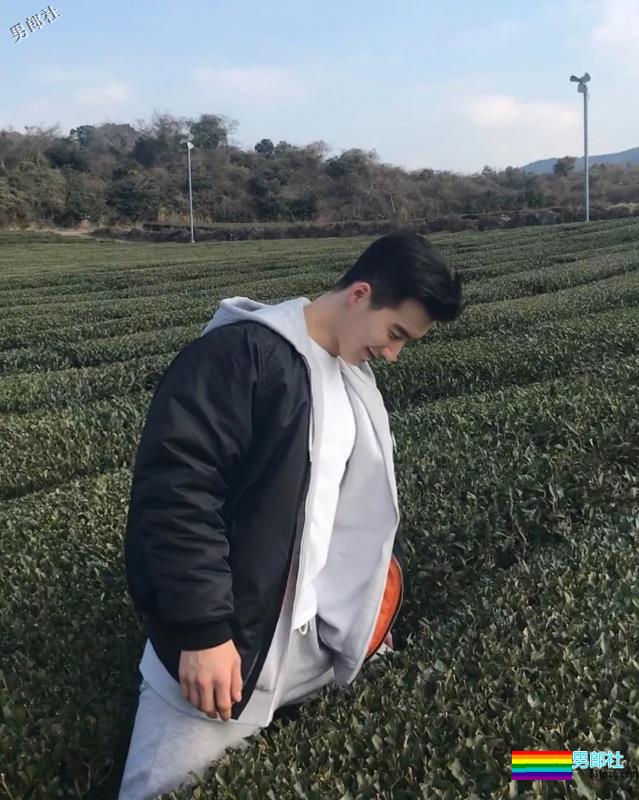 来自韩国的平面模特，谁会拒绝这样一个倒三角身材的男人呢？ - 51虹马