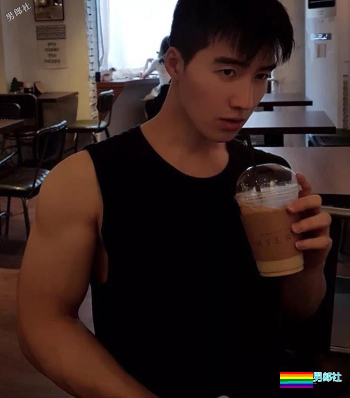 来自韩国的平面模特，谁会拒绝这样一个倒三角身材的男人呢？ - 51虹马