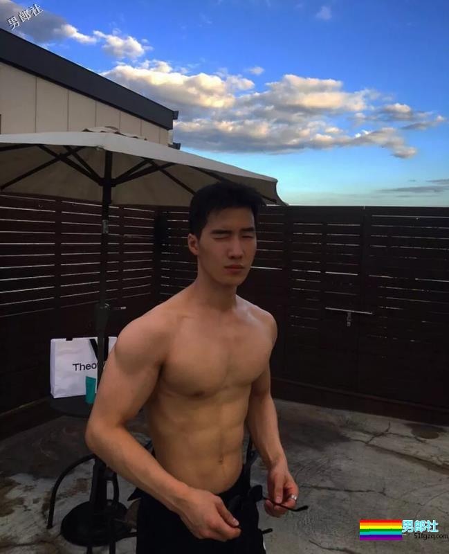 来自韩国的平面模特，谁会拒绝这样一个倒三角身材的男人呢？ - 51虹马