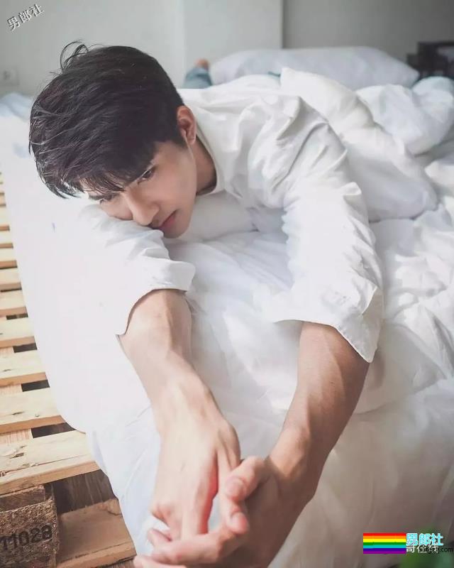 长腿腹气帅气运动男！演过体育生，腱子肉身材A爆了！-51虹马